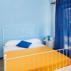 Zimmer mit Kingsize-Bett