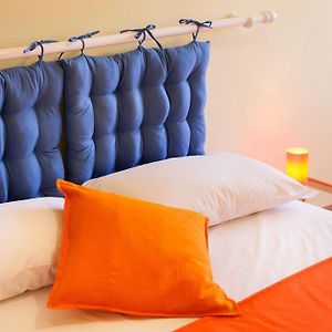 Zimmer mit Kingsize-Bett